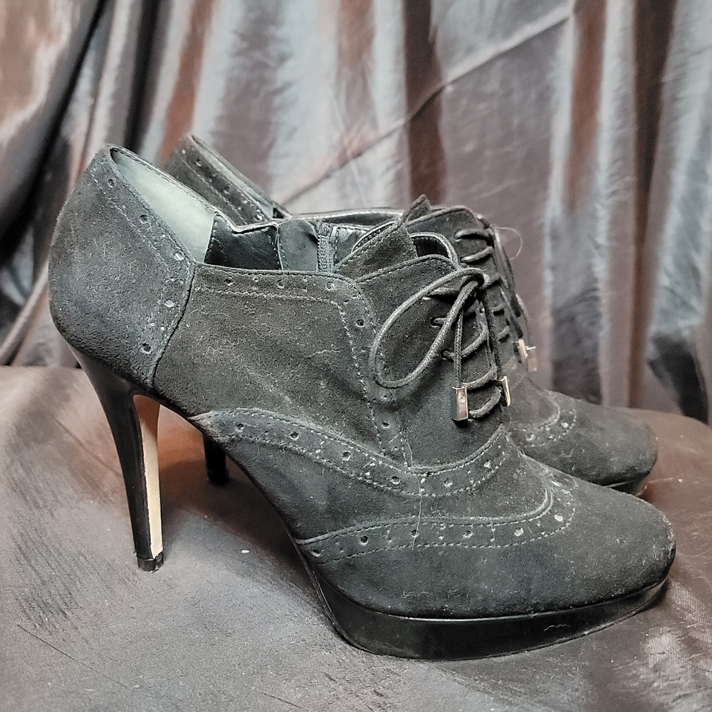 WHBM Black Suede Wing Tip Lace Zip Ankle Shoe Bootie Size 8.5